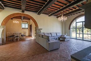 Beautiful Country House Villa Mezzavia With Private Pool in Costiglion
