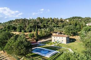 Beautiful Country House Villa Mezzavia With Private Pool in Costiglion