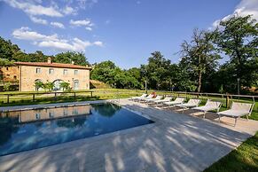 Beautiful Country House Villa Mezzavia With Private Pool in Costiglion