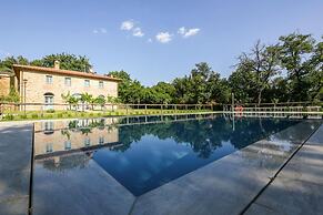 Beautiful Country House Villa Mezzavia With Private Pool in Costiglion