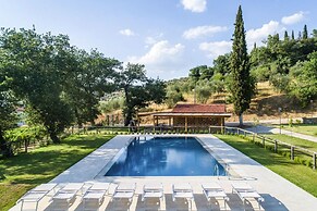 Beautiful Country House Villa Mezzavia With Private Pool in Costiglion