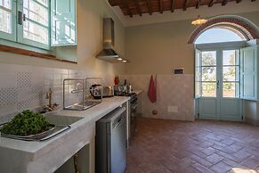 Beautiful Country House Villa Mezzavia With Private Pool in Costiglion