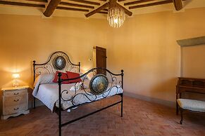 Beautiful Country House Villa Mezzavia With Private Pool in Costiglion