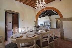Beautiful Country House Villa Mezzavia With Private Pool in Costiglion