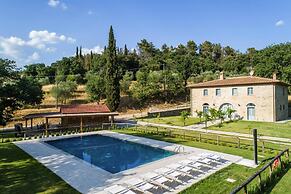 Beautiful Country House Villa Mezzavia With Private Pool in Costiglion