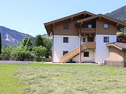 Apartment Eva in Wald im Pinzgau With Balcony