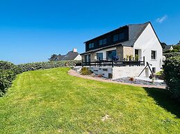 Magnificent Villa by the sea