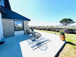 Magnificent Villa by the sea