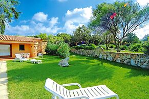 Apartment in Porto Pollo With Garden