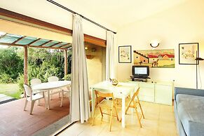 Apartment in Porto Pollo With Garden