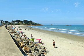 Sea-view Holiday Home With Terrace, Plougasnou