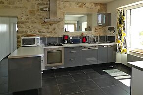 Sea-view Holiday Home With Terrace, Plougasnou