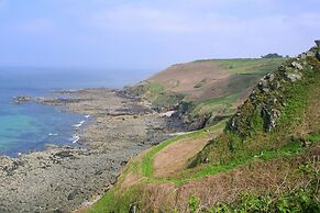 Sea-view Holiday Home With Terrace, Plougasnou