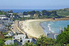 Sea-view Holiday Home With Terrace, Plougasnou