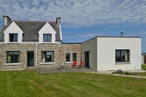 Sea-view Holiday Home With Terrace, Plougasnou