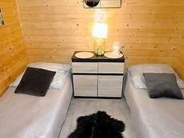 House by the Lake in Wiselka