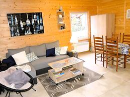 House by the Lake in Wiselka