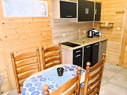 House by the Lake in Wiselka