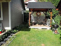 House by the Lake in Wiselka