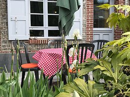 Charming Holiday Home Near the sea