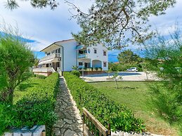 Apartments in House Liveric, in Vir at the Beach