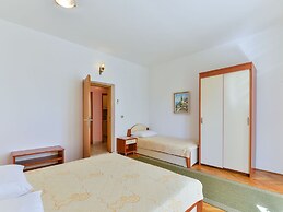 Apartments in House Liveric, in Vir at the Beach