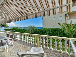 Apartments in House Liveric, in Vir at the Beach