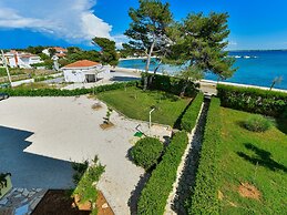 Apartments in House Liveric, in Vir at the Beach