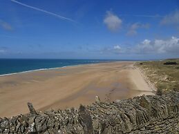 Charming Cottage on Idyllic Property, Near the Beach, Denneville