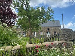 Charming Cottage on Idyllic Property, Near the Beach, Denneville