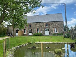 Charming Cottage on Idyllic Property, Near the Beach, Denneville