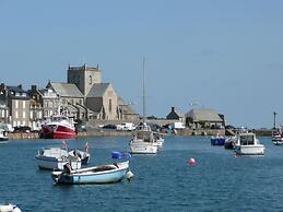 Charming Cottage on Idyllic Property, Near the Beach, Denneville