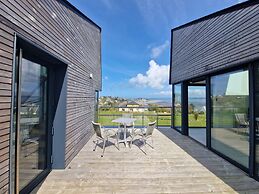 Villa With Superb sea View, Beach Access 400 m