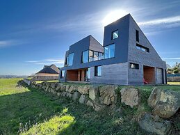 Villa With Superb sea View, Beach Access 400 m