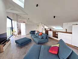Villa With Superb sea View, Beach Access 400 m