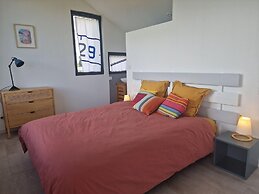 Villa With Superb sea View, Beach Access 400 m