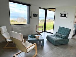 Villa With Superb sea View, Beach Access 400 m