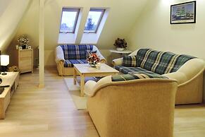 Apartment in ?winouj?cie With Garden