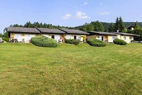 Bungalow on Lake Klopein With Garden