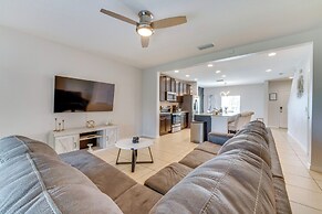 12 Mi to Disney Parks: Townhome w/ Pool Access!