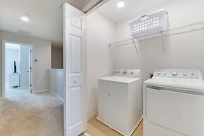 12 Mi to Disney Parks: Townhome w/ Pool Access!