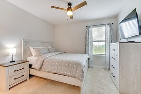 12 Mi to Disney Parks: Townhome w/ Pool Access!