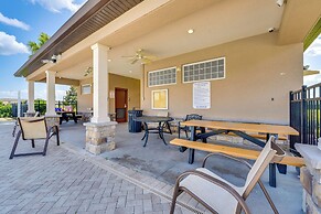 12 Mi to Disney Parks: Townhome w/ Pool Access!