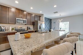 12 Mi to Disney Parks: Townhome w/ Pool Access!