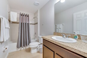 12 Mi to Disney Parks: Townhome w/ Pool Access!