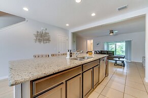 12 Mi to Disney Parks: Townhome w/ Pool Access!