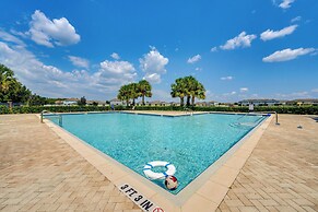 12 Mi to Disney Parks: Townhome w/ Pool Access!