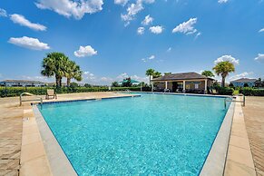 12 Mi to Disney Parks: Townhome w/ Pool Access!