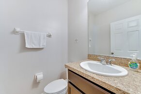 12 Mi to Disney Parks: Townhome w/ Pool Access!