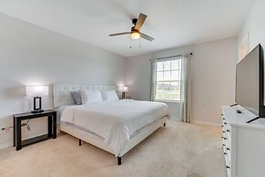 12 Mi to Disney Parks: Townhome w/ Pool Access!